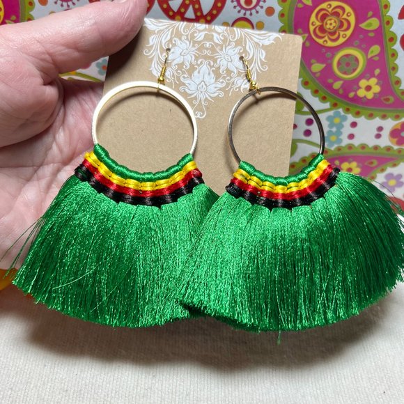 Large Fan Tassel Earrings Green Hoops Long Smooth Silky Fringe Drop Dangles NWT - Picture 4 of 5